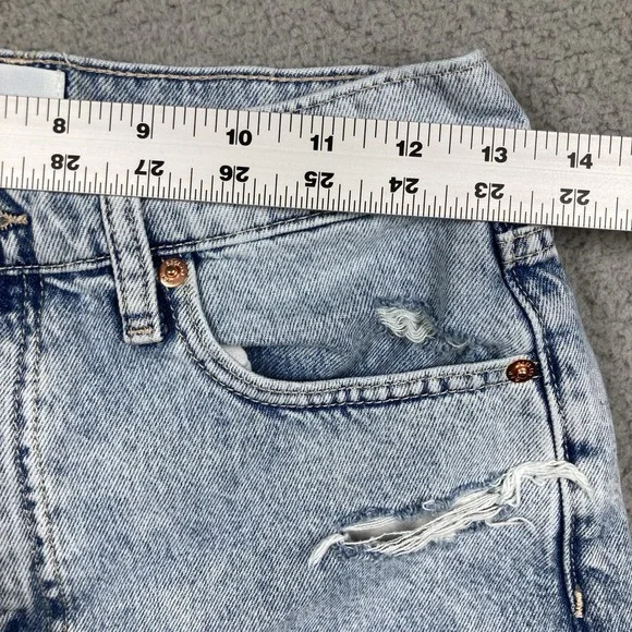 Gap High Rise Loose Bermuda Shorts Womens 2/26 Light Wash Distressed Raw Hem - Picture 3 of 16